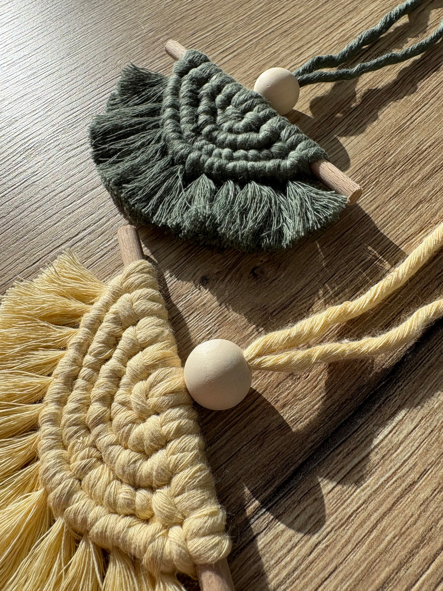 Suspension rétroviseur macramé demi-lune – Décoration voiture bohème fait main